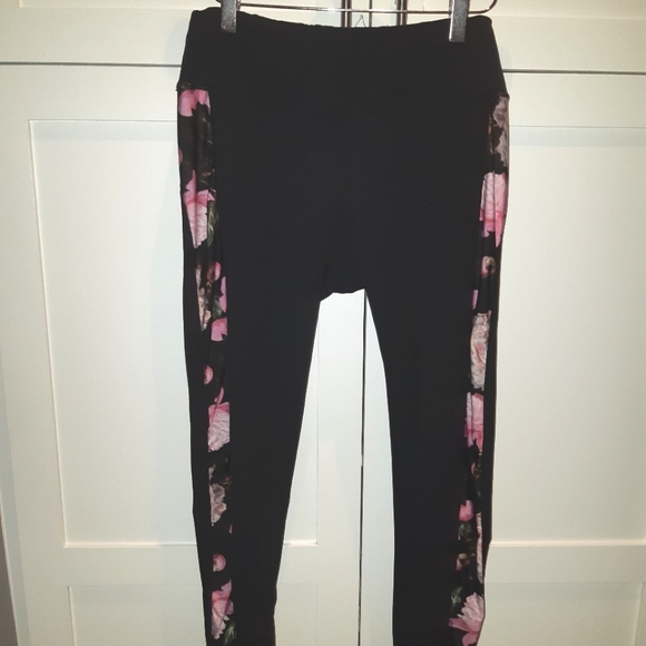 La Vie En Rose Floral Workout Leggings - Picture 2 of 10